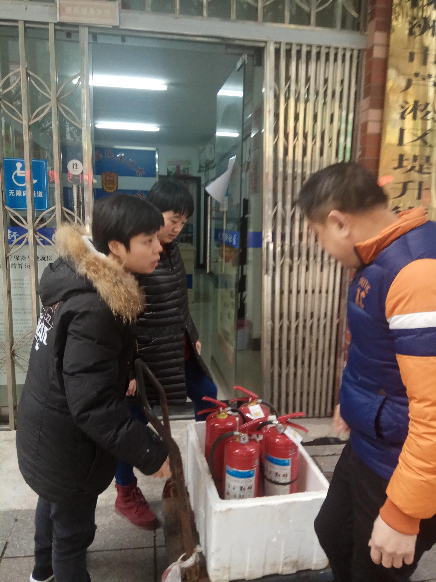 加强冬季防火、安全重于泰山--堤升街社区为老