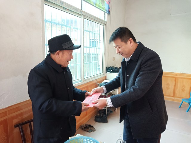 刘峰书记慰问古大桥社区困难党员