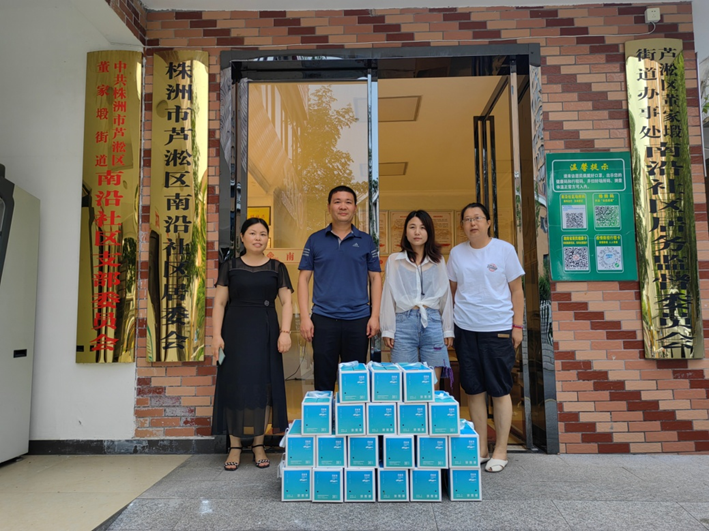 20230728南沿社区慰问居民代表