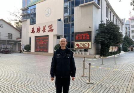 法制副校长进校园  共筑校园平安防线